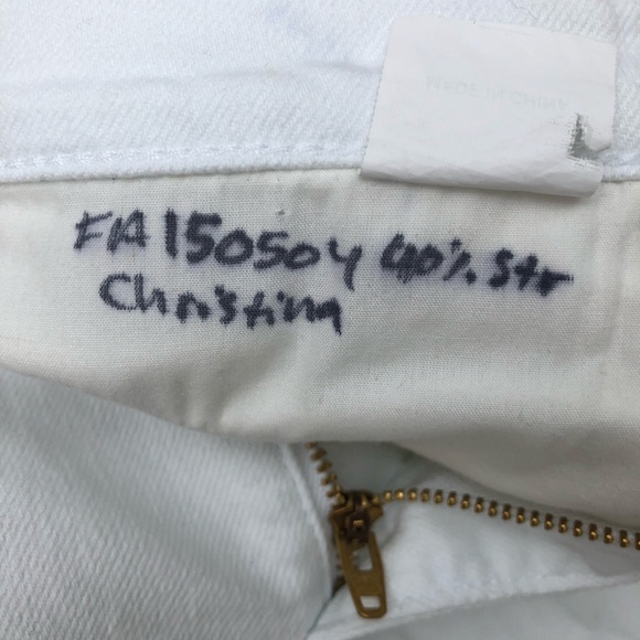 NWOT White Levi’s Crop Jeans - Picture 2 of 8